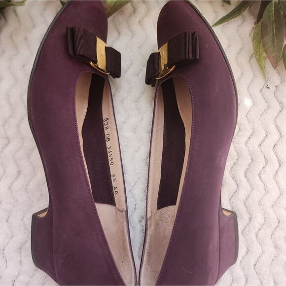 SALVATORE FERRAGAMO RARE Suede Leather Vara Bow Low Heel 8.5AA - Picture 7 of 7